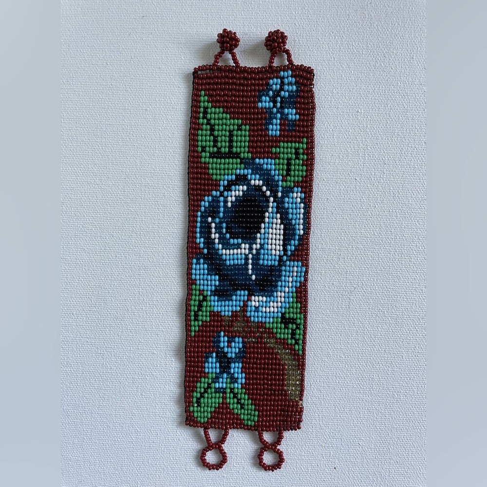 Beaded floral bracelet - Picture 3 of 6